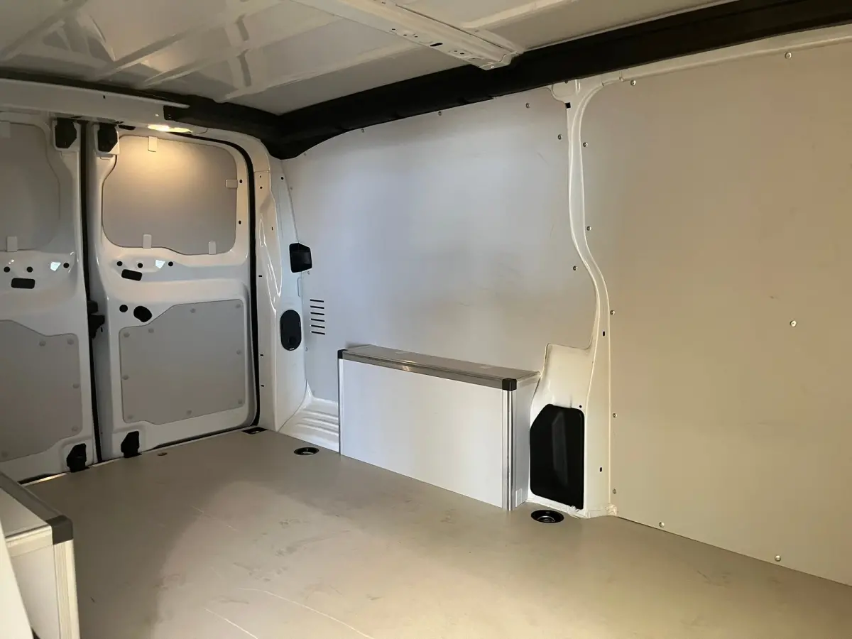 2.0 Diesel 180 S&S L3 Ingerichte Laadruimte | Parkeersensoren Rondom | Carplay | Climate Control | Digitaal Dashboard | 2 zitplaatsen rechtsvoor | Airco | Airco (automatisch)