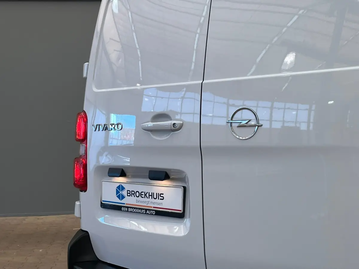 2.0 Diesel 180 S&S L3 Ingerichte Laadruimte | Parkeersensoren Rondom | Carplay | Climate Control | Digitaal Dashboard | 2 zitplaatsen rechtsvoor | Airco | Airco (automatisch)