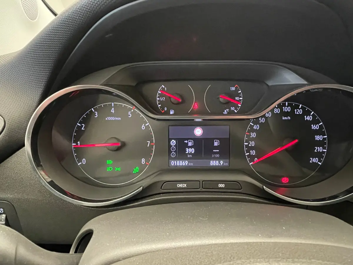 1.2 TURBO 110PK ULTIMATE Alcantara | Camera | Carplay | Parkeersensoren Rondom | Climate Control | 17" Lichtmetaal | Camera  | Achteruitrijcamera | Apple Carplay/Android Auto|telefoonintegra