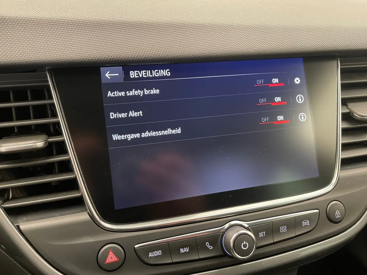 1.2 TURBO 110PK ULTIMATE Alcantara | Camera | Carplay | Parkeersensoren Rondom | Climate Control | 17" Lichtmetaal | Camera  | Achteruitrijcamera | Apple Carplay/Android Auto|telefoonintegra