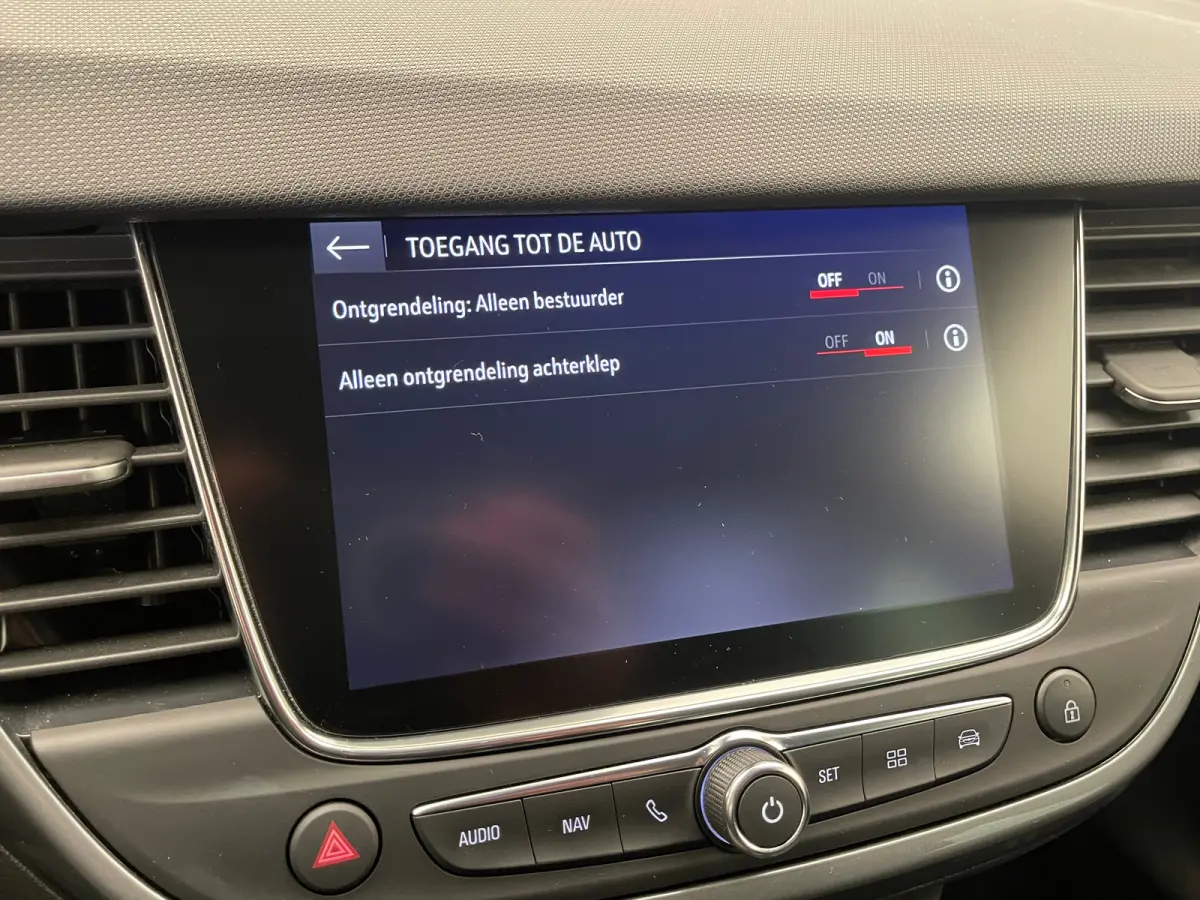 1.2 TURBO 110PK ULTIMATE Alcantara | Camera | Carplay | Parkeersensoren Rondom | Climate Control | 17" Lichtmetaal | Camera  | Achteruitrijcamera | Apple Carplay/Android Auto|telefoonintegra