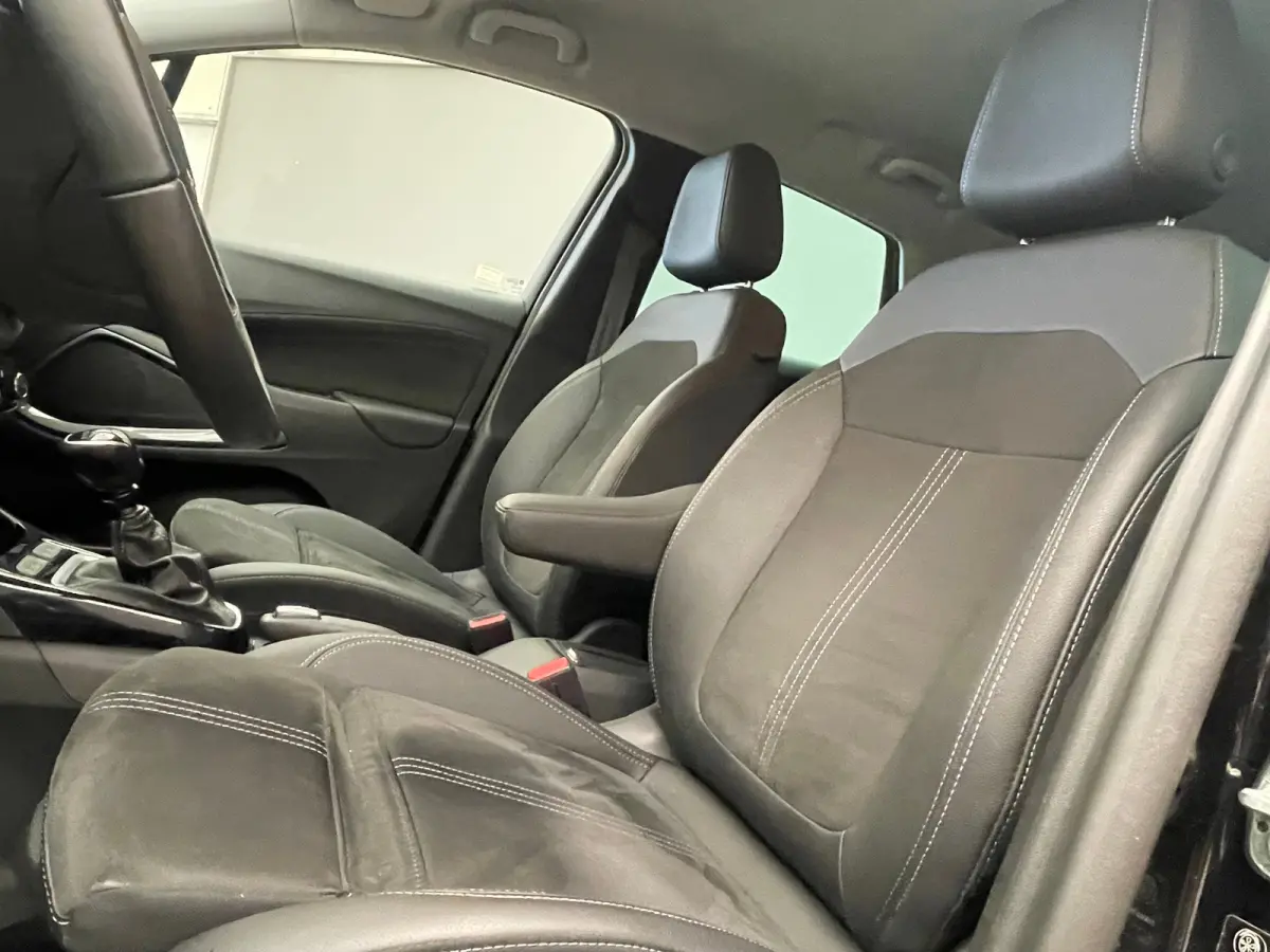 1.2 TURBO 110PK ULTIMATE Alcantara | Camera | Carplay | Parkeersensoren Rondom | Climate Control | 17" Lichtmetaal | Camera  | Achteruitrijcamera | Apple Carplay/Android Auto|telefoonintegra