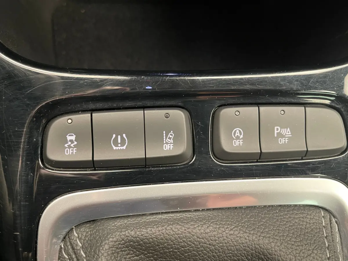 1.2 TURBO 110PK ULTIMATE Alcantara | Camera | Carplay | Parkeersensoren Rondom | Climate Control | 17" Lichtmetaal | Camera  | Achteruitrijcamera | Apple Carplay/Android Auto|telefoonintegra