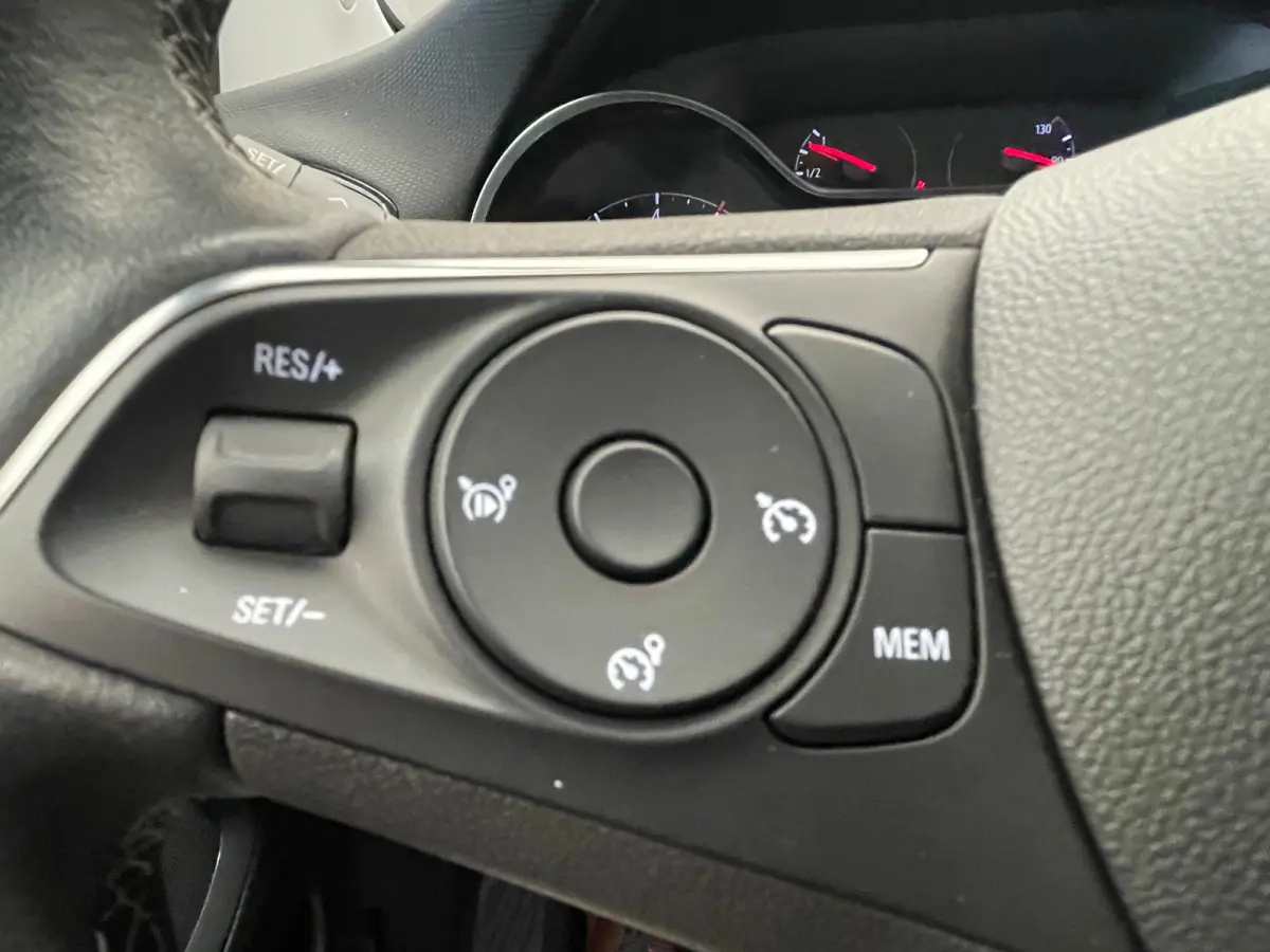 1.2 TURBO 110PK ULTIMATE Alcantara | Camera | Carplay | Parkeersensoren Rondom | Climate Control | 17" Lichtmetaal | Camera  | Achteruitrijcamera | Apple Carplay/Android Auto|telefoonintegra