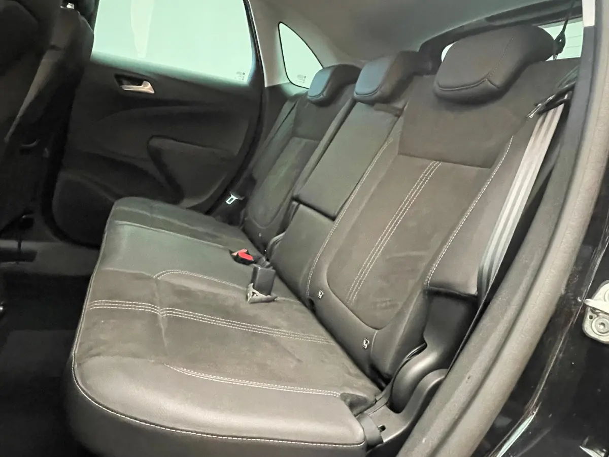 1.2 TURBO 110PK ULTIMATE Alcantara | Camera | Carplay | Parkeersensoren Rondom | Climate Control | 17" Lichtmetaal | Camera  | Achteruitrijcamera | Apple Carplay/Android Auto|telefoonintegra