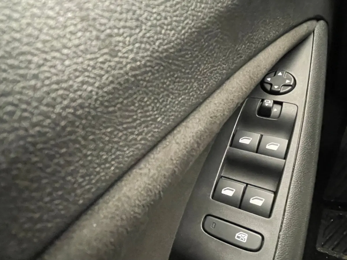1.2 TURBO 110PK ULTIMATE Alcantara | Camera | Carplay | Parkeersensoren Rondom | Climate Control | 17" Lichtmetaal | Camera  | Achteruitrijcamera | Apple Carplay/Android Auto|telefoonintegra