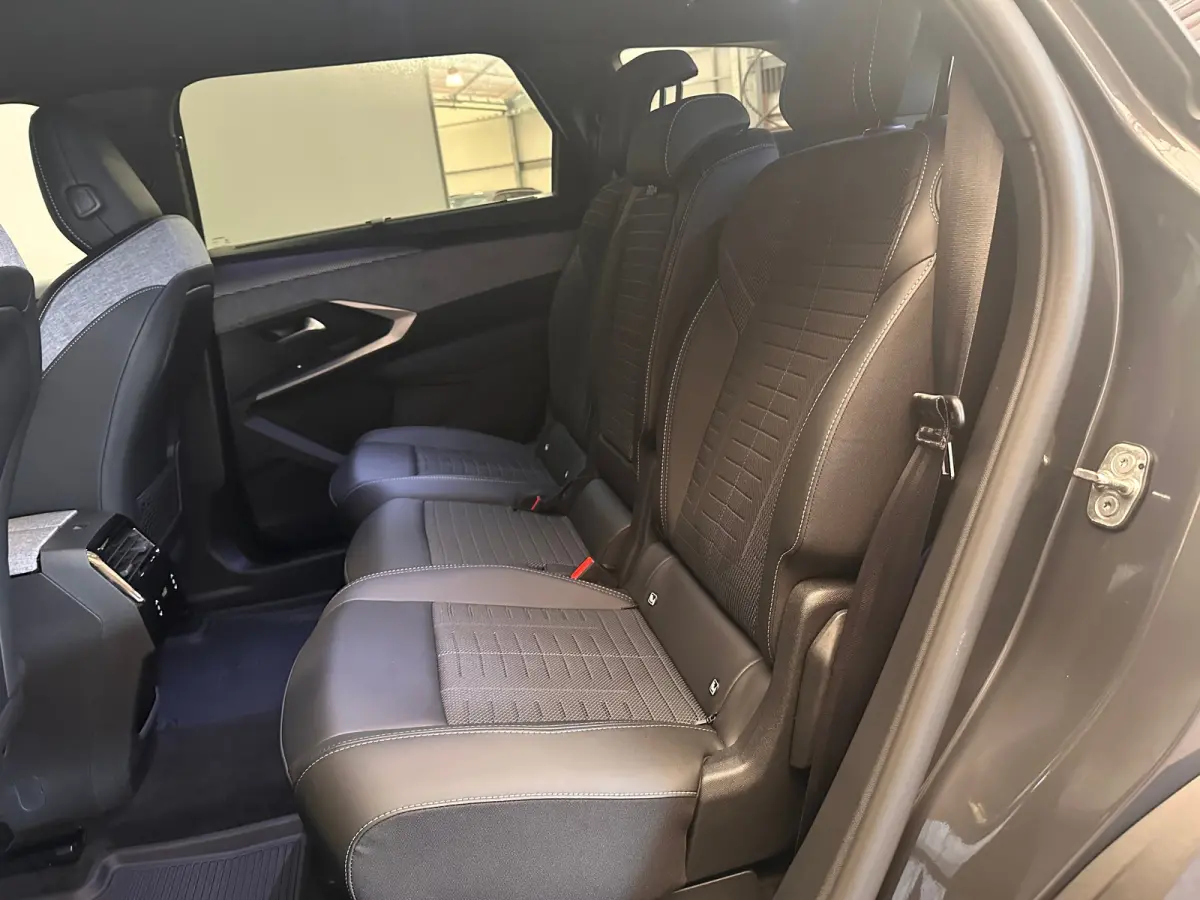 1.2 Hybrid 136 GT Camera | Stoel + Stuurverwarming | Camera | Carplay | Digitaal Dashboard | Leder/Stof | Climate | Achteruitrijcamera | Cruise control adaptief met Stop&Go | DAB ontvanger