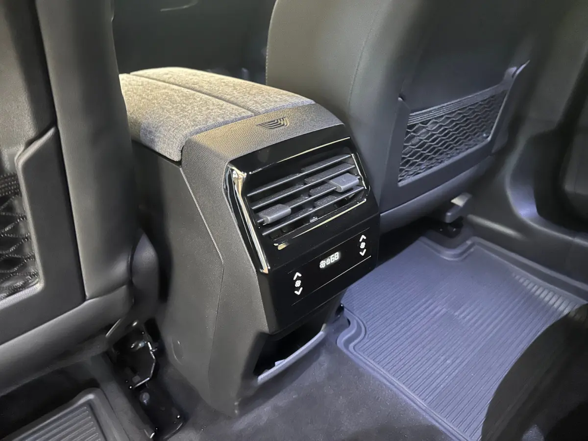 1.2 Hybrid 136 GT Camera | Stoel + Stuurverwarming | Camera | Carplay | Digitaal Dashboard | Leder/Stof | Climate | Achteruitrijcamera | Cruise control adaptief met Stop&Go | DAB ontvanger