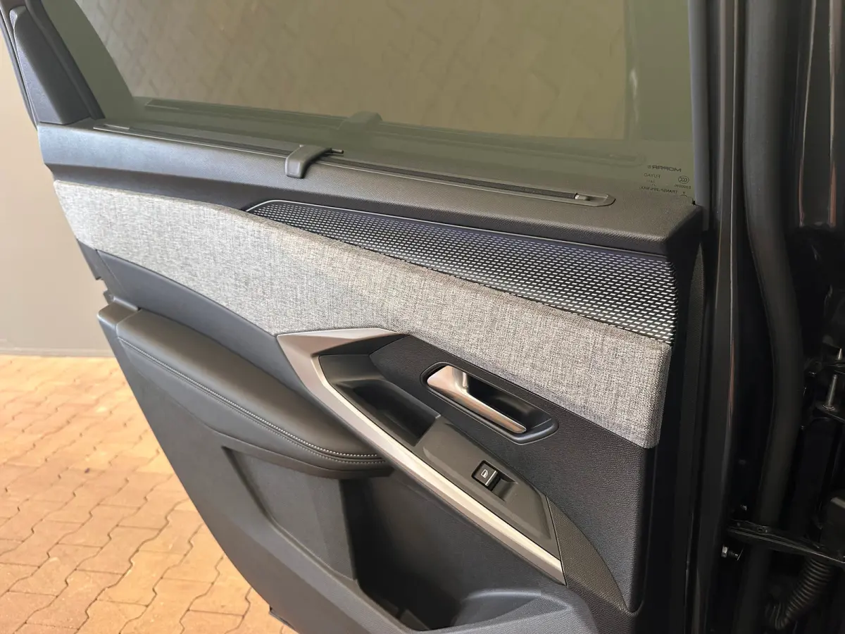 1.2 Hybrid 136 GT Camera | Stoel + Stuurverwarming | Camera | Carplay | Digitaal Dashboard | Leder/Stof | Climate | Achteruitrijcamera | Cruise control adaptief met Stop&Go | DAB ontvanger