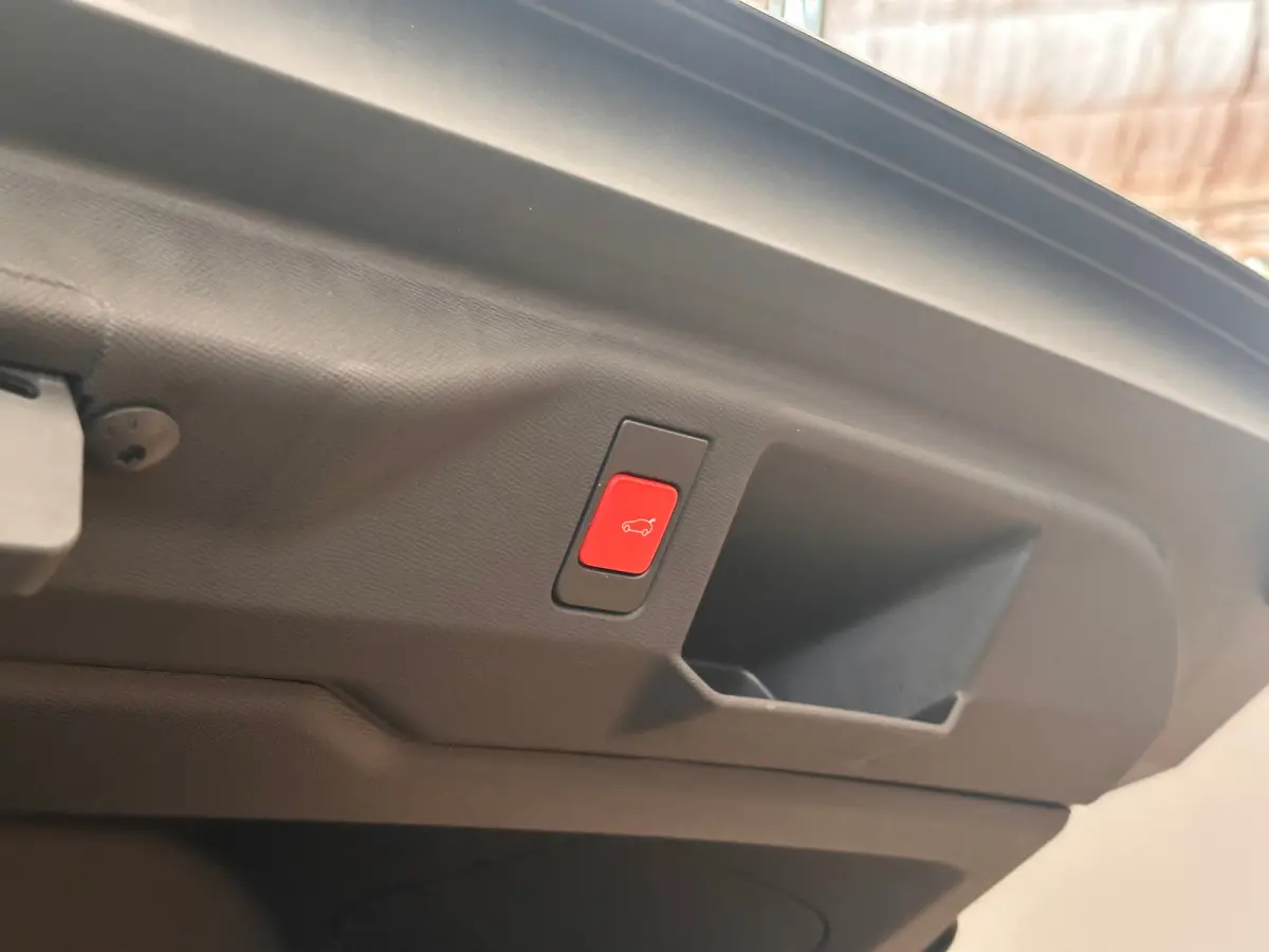 1.2 Hybrid 136 GT Camera | Stoel + Stuurverwarming | Camera | Carplay | Digitaal Dashboard | Leder/Stof | Climate | Achteruitrijcamera | Cruise control adaptief met Stop&Go | DAB ontvanger