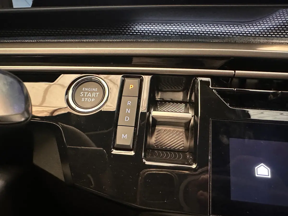 1.2 Hybrid 136 GT Camera | Stoel + Stuurverwarming | Camera | Carplay | Digitaal Dashboard | Leder/Stof | Climate | Achteruitrijcamera | Cruise control adaptief met Stop&Go | DAB ontvanger