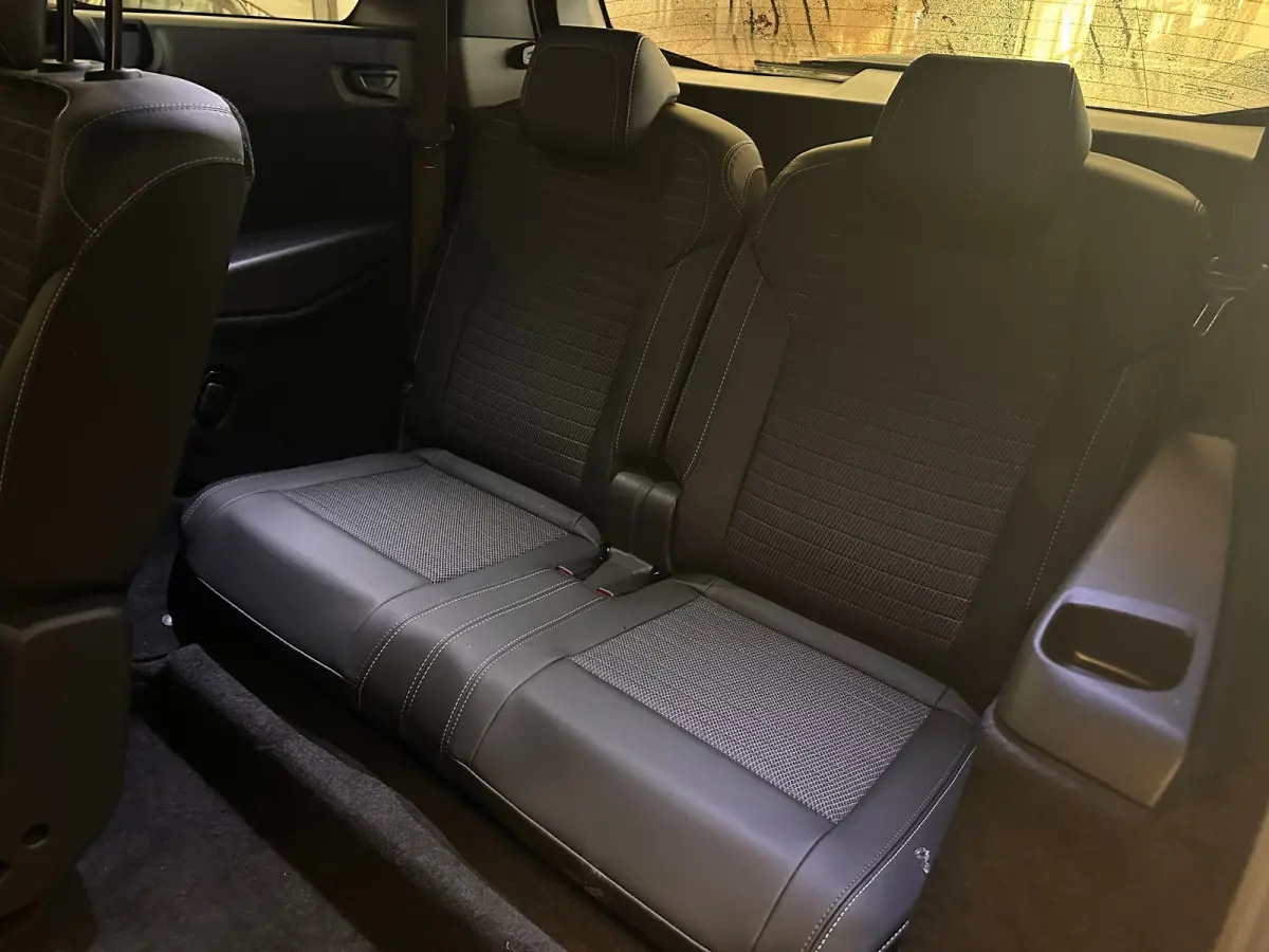 1.2 Hybrid 136 GT Camera | Stoel + Stuurverwarming | Camera | Carplay | Digitaal Dashboard | Leder/Stof | Climate | Achteruitrijcamera | Cruise control adaptief met Stop&Go | DAB ontvanger