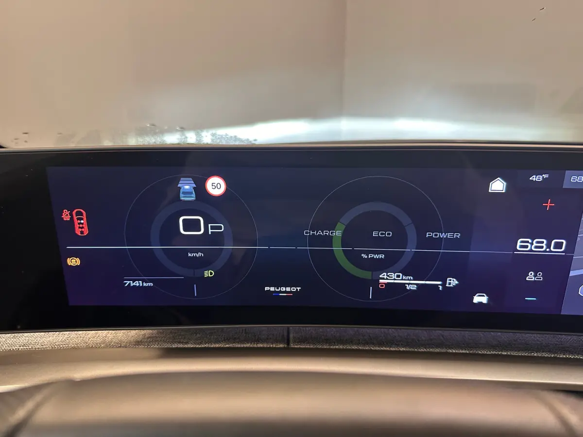1.2 Hybrid 136 GT Camera | Stoel + Stuurverwarming | Camera | Carplay | Digitaal Dashboard | Leder/Stof | Climate | Achteruitrijcamera | Cruise control adaptief met Stop&Go | DAB ontvanger