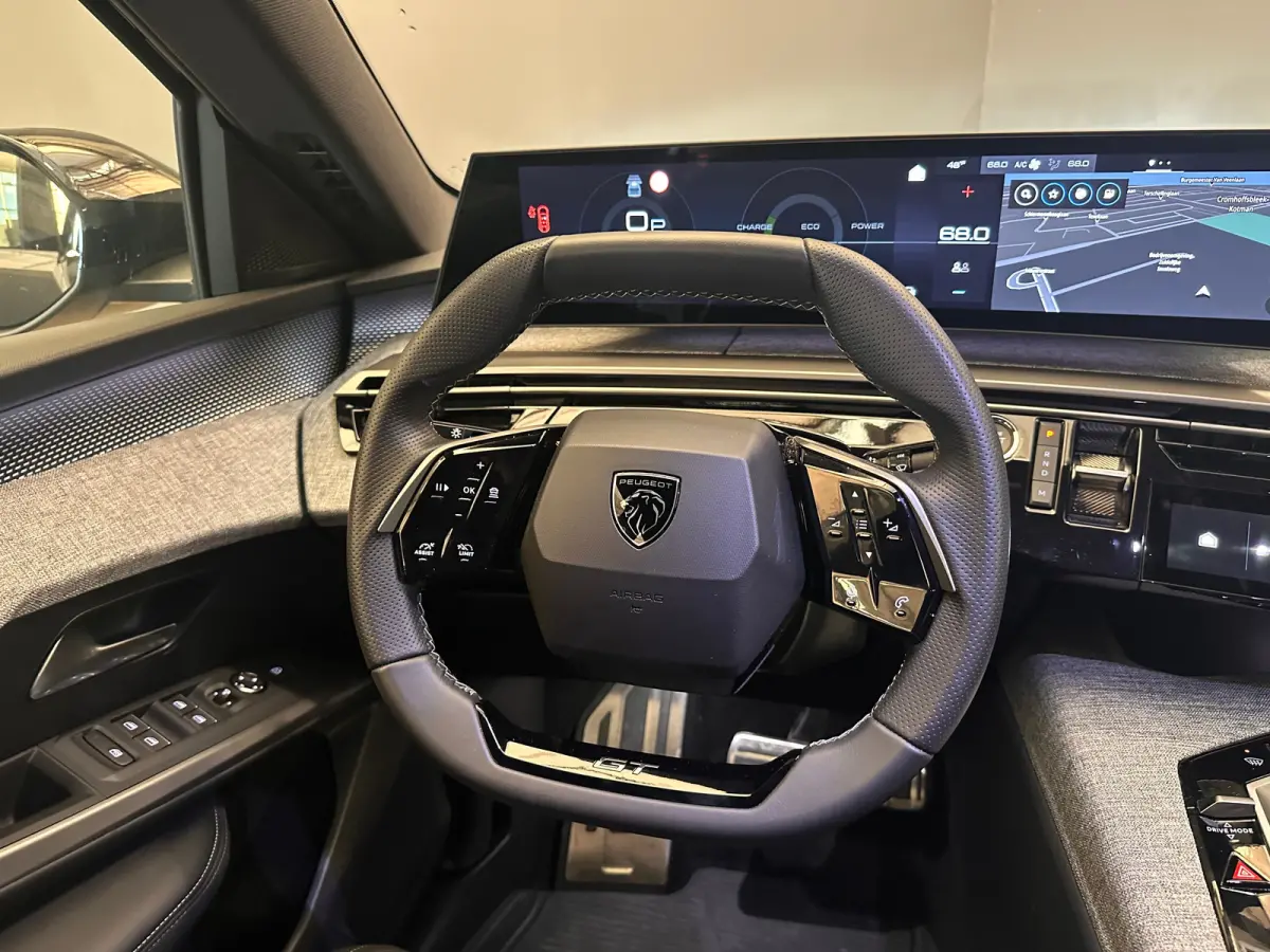 1.2 Hybrid 136 GT Camera | Stoel + Stuurverwarming | Camera | Carplay | Digitaal Dashboard | Leder/Stof | Climate | Achteruitrijcamera | Cruise control adaptief met Stop&Go | DAB ontvanger