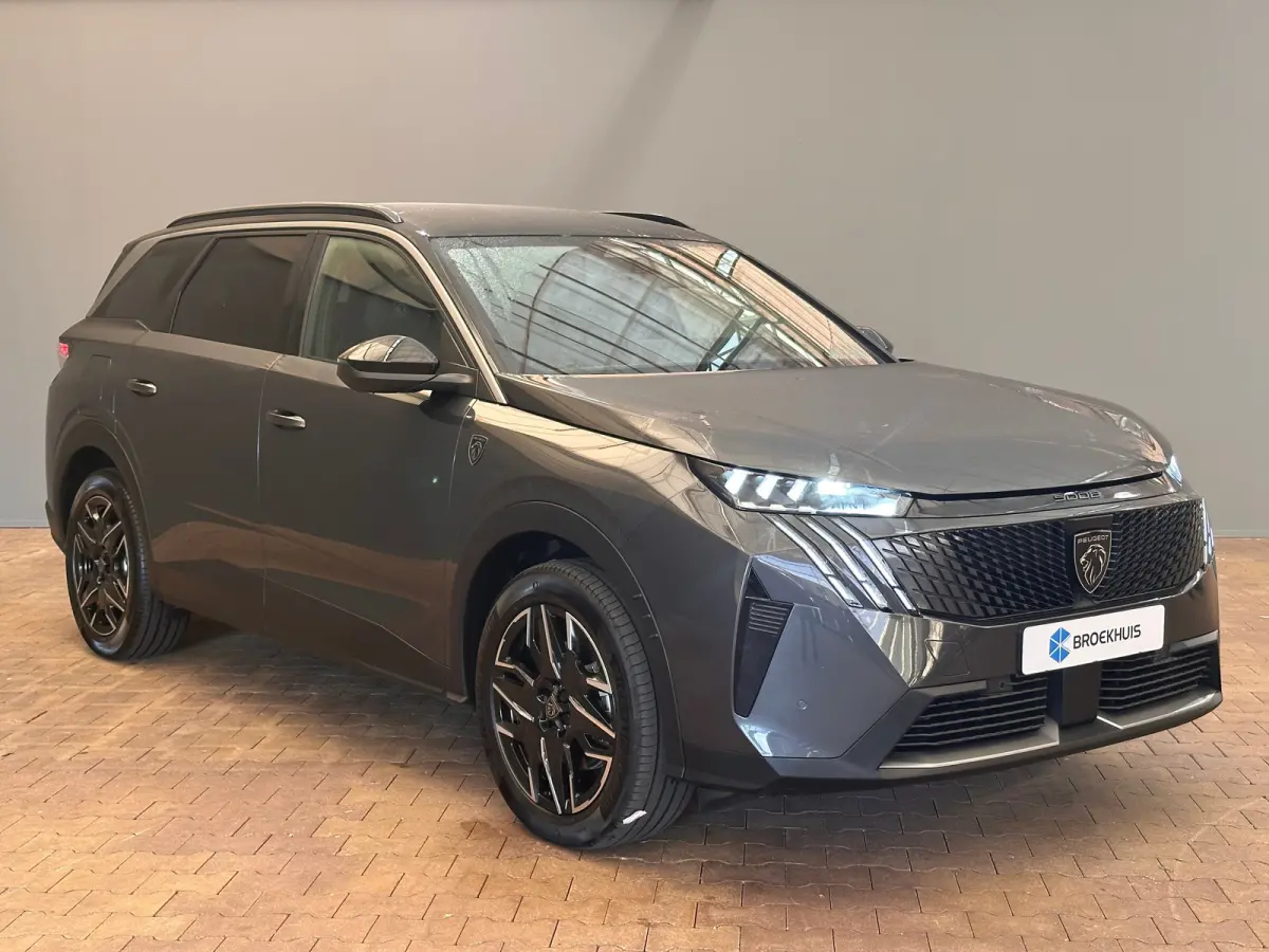 1.2 Hybrid 136 GT Camera | Stoel + Stuurverwarming | Camera | Carplay | Digitaal Dashboard | Leder/Stof | Climate | Achteruitrijcamera | Cruise control adaptief met Stop&Go | DAB ontvanger