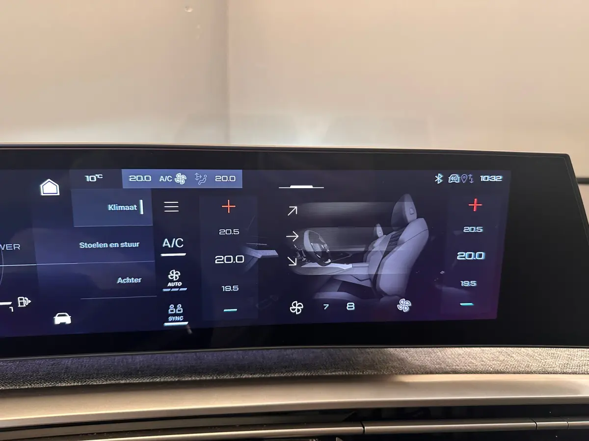 1.2 Hybrid 136 GT Camera | Stoel + Stuurverwarming | Camera | Carplay | Digitaal Dashboard | Leder/Stof | Climate | Achteruitrijcamera | Cruise control adaptief met Stop&Go | DAB ontvanger