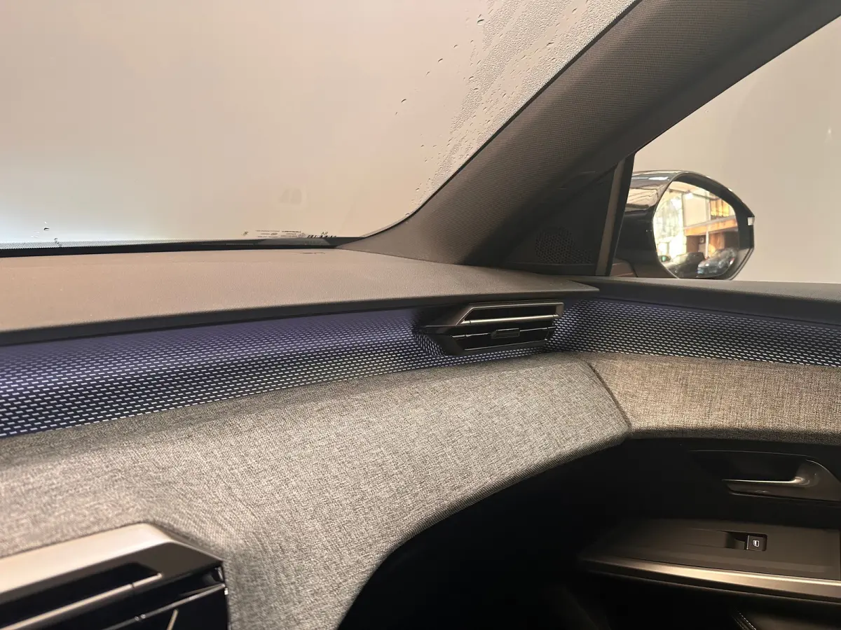 1.2 Hybrid 136 GT Camera | Stoel + Stuurverwarming | Camera | Carplay | Digitaal Dashboard | Leder/Stof | Climate | Achteruitrijcamera | Cruise control adaptief met Stop&Go | DAB ontvanger