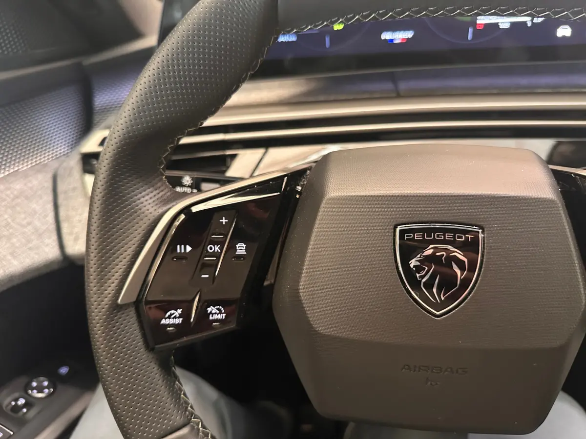 1.2 Hybrid 136 GT Camera | Stoel + Stuurverwarming | Camera | Carplay | Digitaal Dashboard | Leder/Stof | Climate | Achteruitrijcamera | Cruise control adaptief met Stop&Go | DAB ontvanger