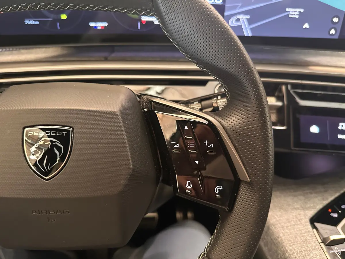 1.2 Hybrid 136 GT Camera | Stoel + Stuurverwarming | Camera | Carplay | Digitaal Dashboard | Leder/Stof | Climate | Achteruitrijcamera | Cruise control adaptief met Stop&Go | DAB ontvanger