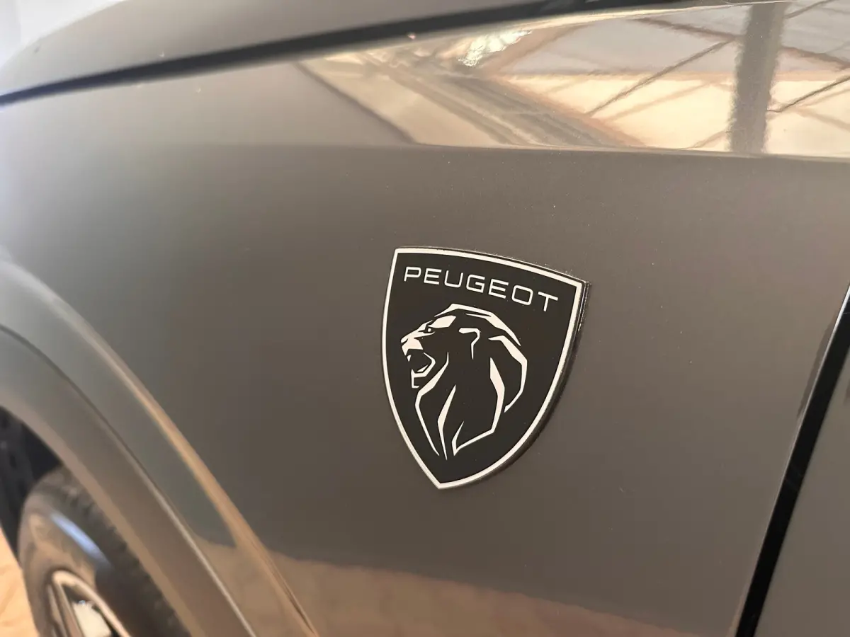 1.2 Hybrid 136 GT Camera | Stoel + Stuurverwarming | Camera | Carplay | Digitaal Dashboard | Leder/Stof | Climate | Achteruitrijcamera | Cruise control adaptief met Stop&Go | DAB ontvanger