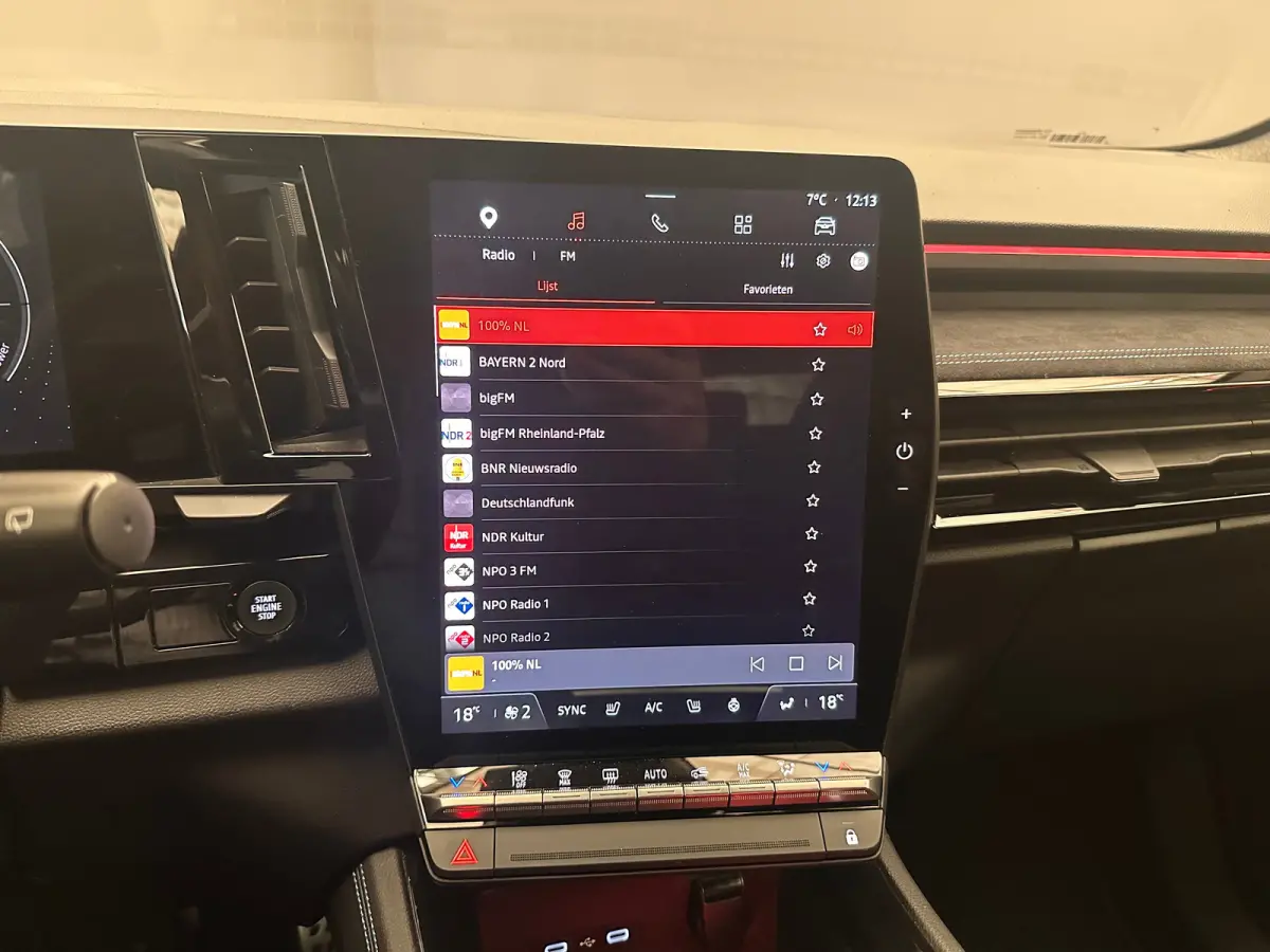 1.2 E-Tech full hybrid iconic esprit Alpine Rondomzicht Camera | 20" Lichtmetaal | Navigatie | Heads-up Display | Stuur & Stoelverwarming | Apple Carplay/Android Auto|telefoonintegratie prem