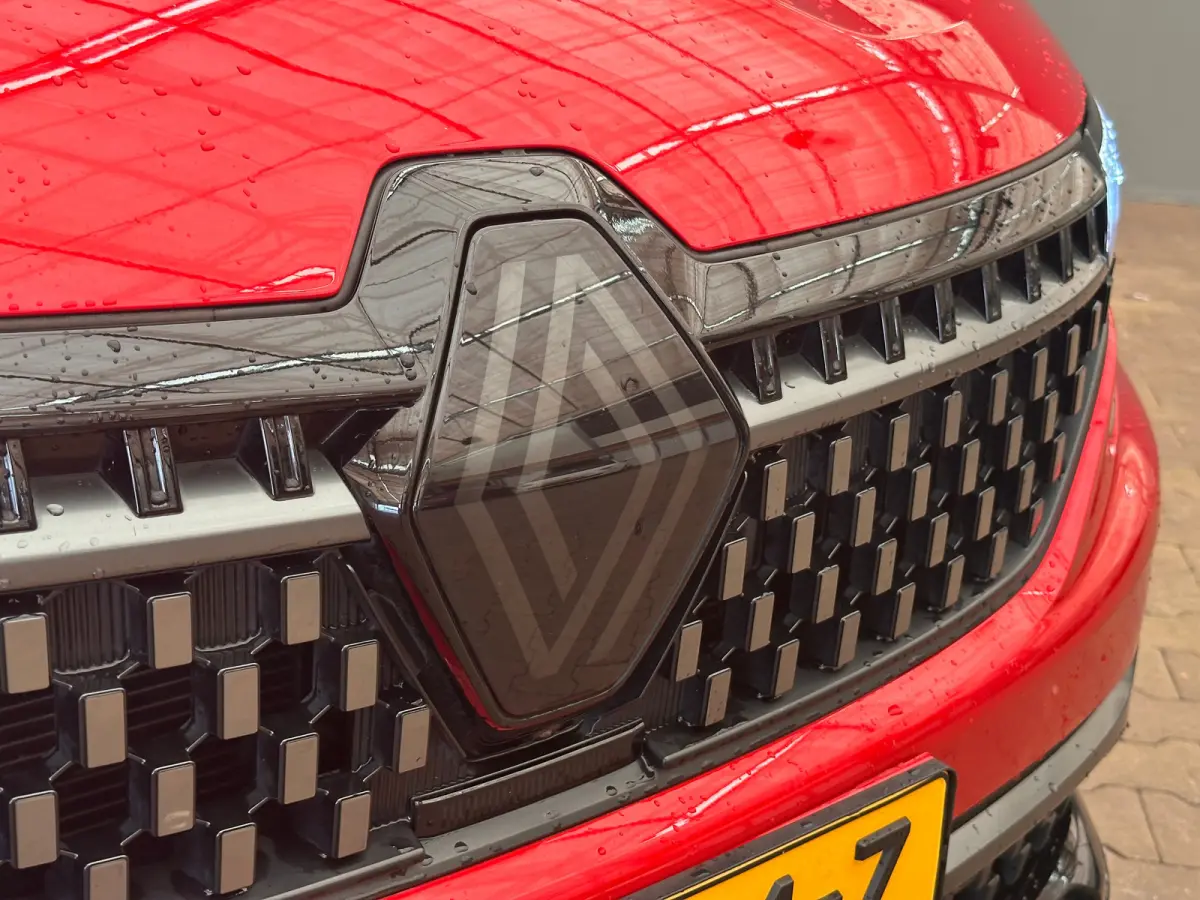 1.2 E-Tech full hybrid iconic esprit Alpine Rondomzicht Camera | 20" Lichtmetaal | Navigatie | Heads-up Display | Stuur & Stoelverwarming | Apple Carplay/Android Auto|telefoonintegratie prem