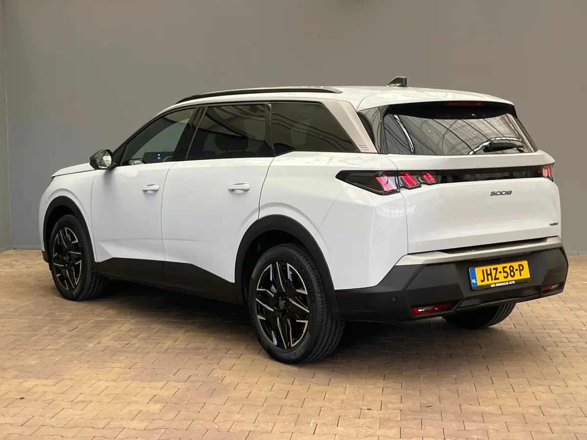 1.2 HYBRID 145PK 7-ZITS ALLURE AUTOMAAT Camera | Stoelverwaming | Cruise | Leder/Stof (AGR) | LED | 18LMV | Clima | 7 Persoons | Getint glas | | 2 stoelen op derde rij | Achterbank in delen 