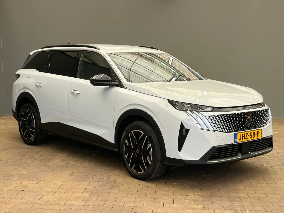 1.2 HYBRID 145PK 7-ZITS ALLURE AUTOMAAT Camera | Stoelverwaming | Cruise | Leder/Stof (AGR) | LED | 18LMV | Clima | 7 Persoons | Getint glas | | 2 stoelen op derde rij | Achterbank in delen 