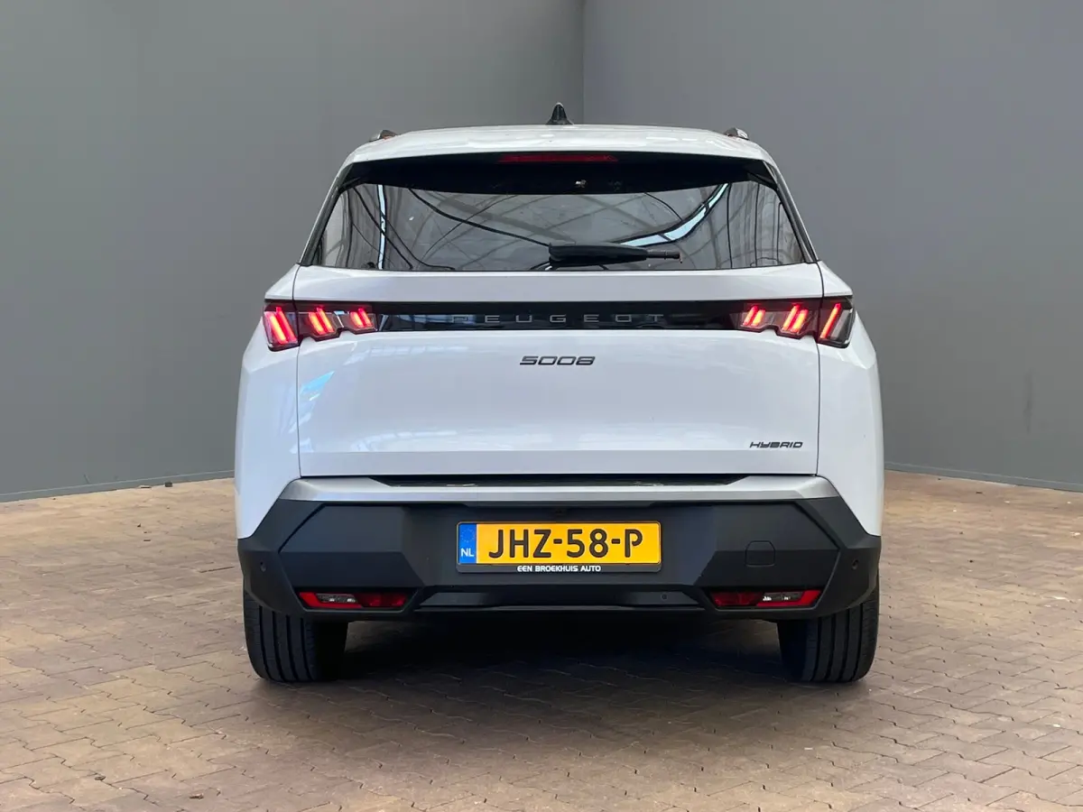 1.2 HYBRID 145PK 7-ZITS ALLURE AUTOMAAT Camera | Stoelverwaming | Cruise | Leder/Stof (AGR) | LED | 18LMV | Clima | 7 Persoons | Getint glas | | 2 stoelen op derde rij | Achterbank in delen 