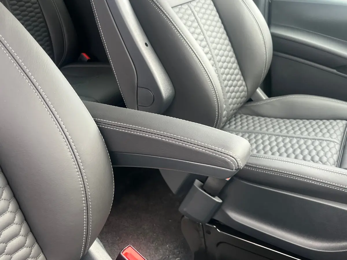 116 CDI L2 Select Snoeks (Meer Beenruimte) | Lederen Bekleding | Rondomzicht Camera | Parkeersensoren | Navigatie | 17" Lichtmetaal  | Airco (automatisch) | Anti Blokkeer Systeem | Buitenspi