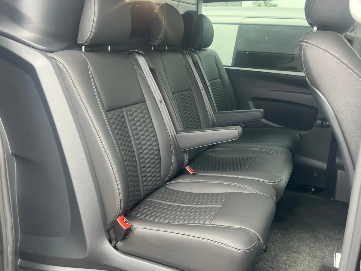 116 CDI L2 Select Snoeks (Meer Beenruimte) | Lederen Bekleding | Rondomzicht Camera | Parkeersensoren | Navigatie | 17" Lichtmetaal  | Airco (automatisch) | Anti Blokkeer Systeem | Buitenspi