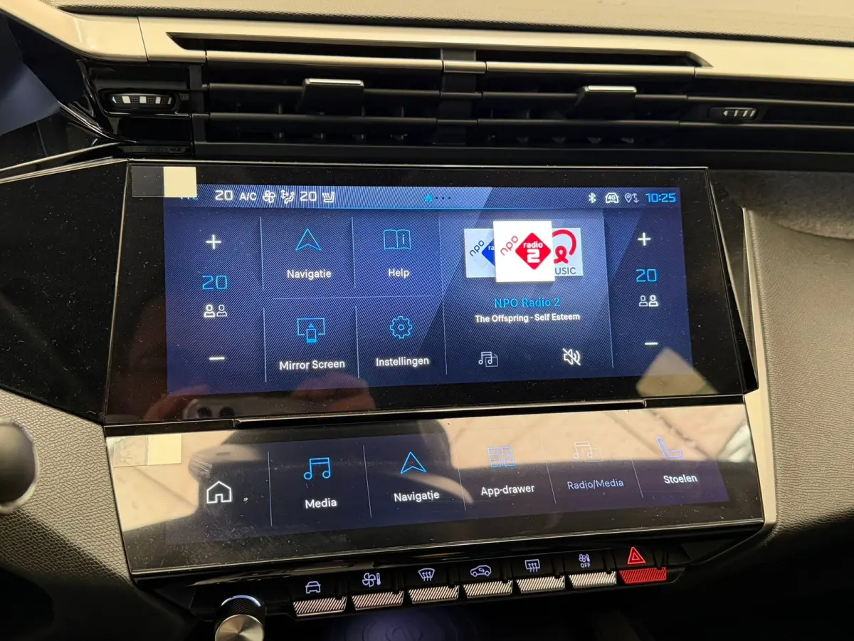 Allure EV 54 kWh Adaptieve Cruise | Camera | Leder/Stof | 17LMV | Navigatie | Stoelverwarming | | 11 kW lader | Achteruitrijcamera | Bluetooth telefoonvoorbereiding