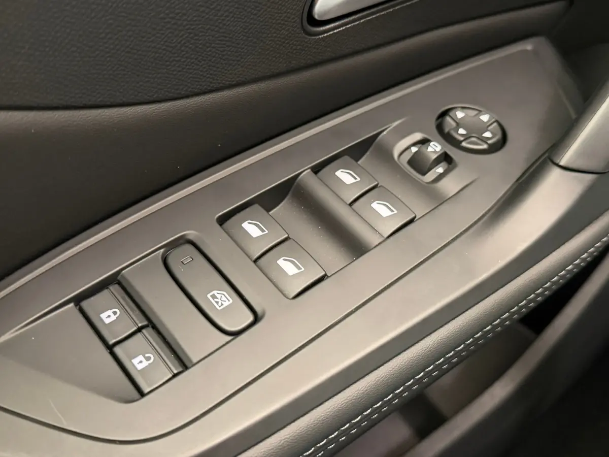 Allure EV 54 kWh Adaptieve Cruise | Camera | Leder/Stof | 17LMV | Navigatie | Stoelverwarming | | 11 kW lader | Achteruitrijcamera | Bluetooth telefoonvoorbereiding