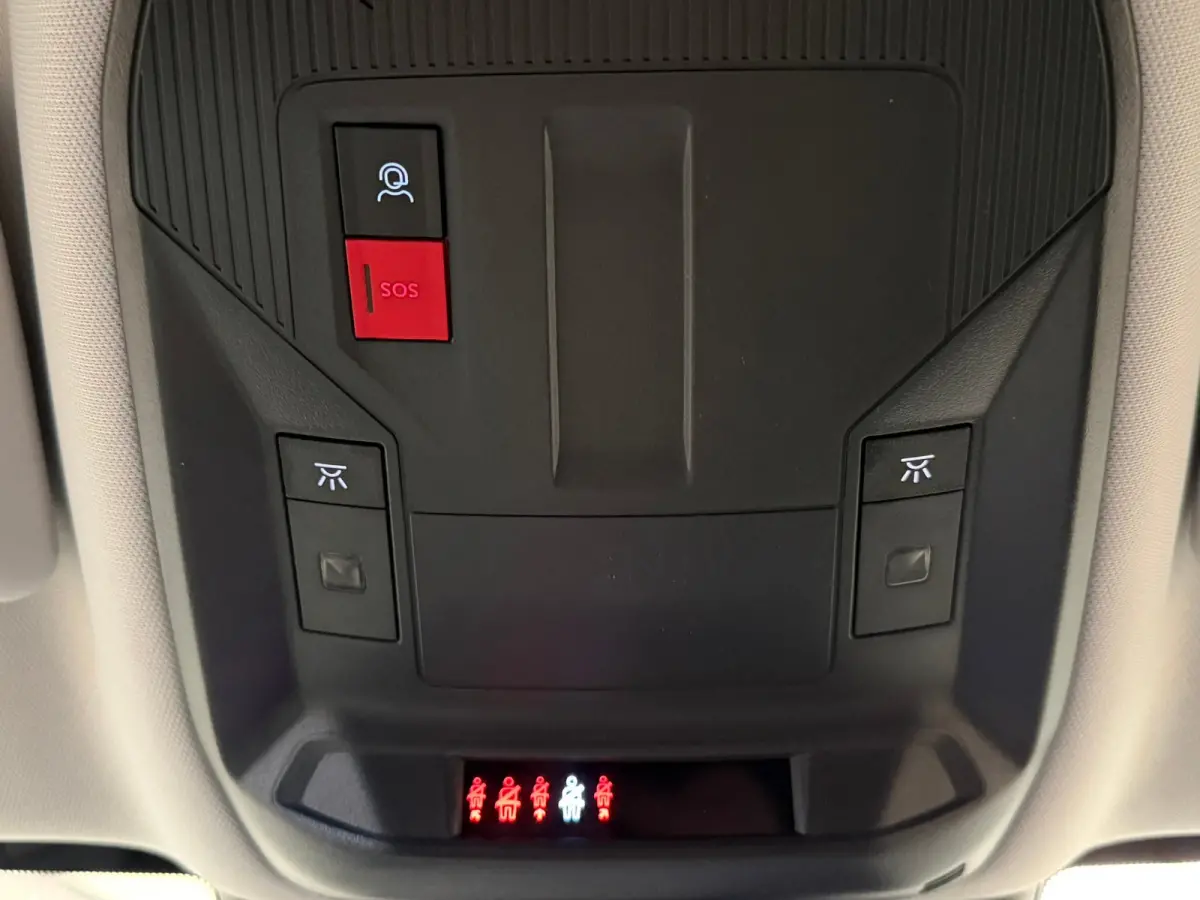 Allure EV 54 kWh Adaptieve Cruise | Camera | Leder/Stof | 17LMV | Navigatie | Stoelverwarming | | 11 kW lader | Achteruitrijcamera | Bluetooth telefoonvoorbereiding