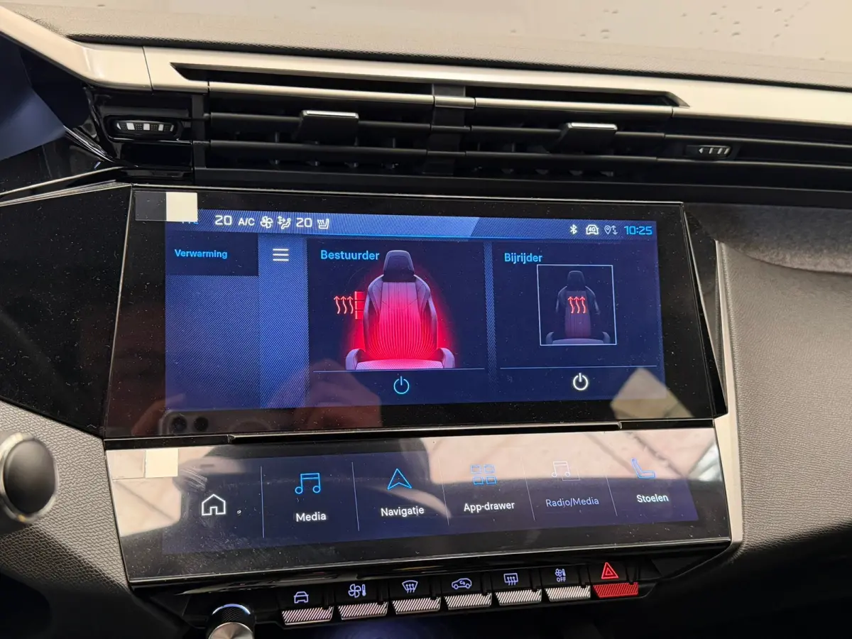 Allure EV 54 kWh Adaptieve Cruise | Camera | Leder/Stof | 17LMV | Navigatie | Stoelverwarming | | 11 kW lader | Achteruitrijcamera | Bluetooth telefoonvoorbereiding