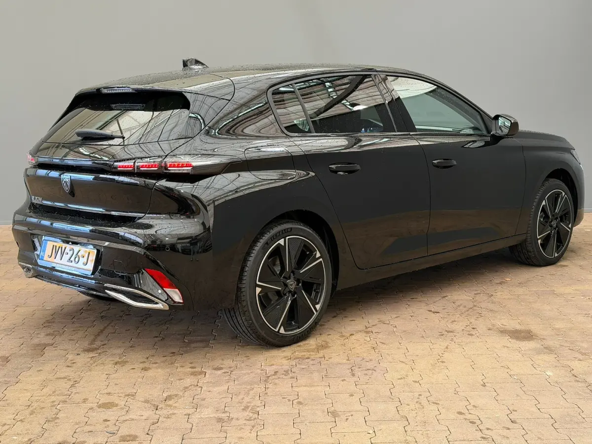 Allure EV 54 kWh Adaptieve Cruise | Camera | Leder/Stof | 17LMV | Navigatie | Stoelverwarming | | 11 kW lader | Achteruitrijcamera | Bluetooth telefoonvoorbereiding