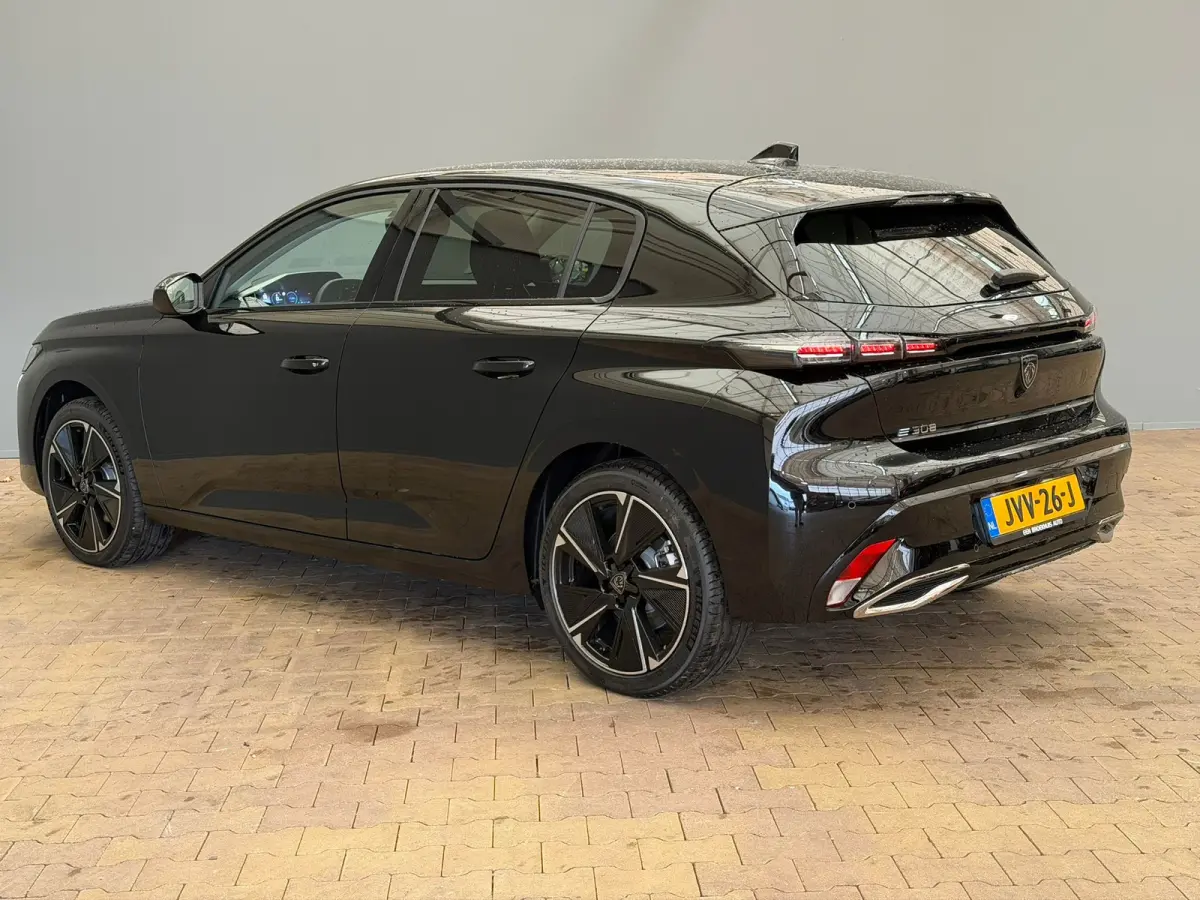 Allure EV 54 kWh Adaptieve Cruise | Camera | Leder/Stof | 17LMV | Navigatie | Stoelverwarming | | 11 kW lader | Achteruitrijcamera | Bluetooth telefoonvoorbereiding