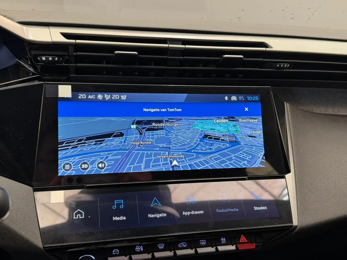 Allure EV 54 kWh Adaptieve Cruise | Camera | Leder/Stof | 17LMV | Navigatie | Stoelverwarming | | 11 kW lader | Achteruitrijcamera | Bluetooth telefoonvoorbereiding