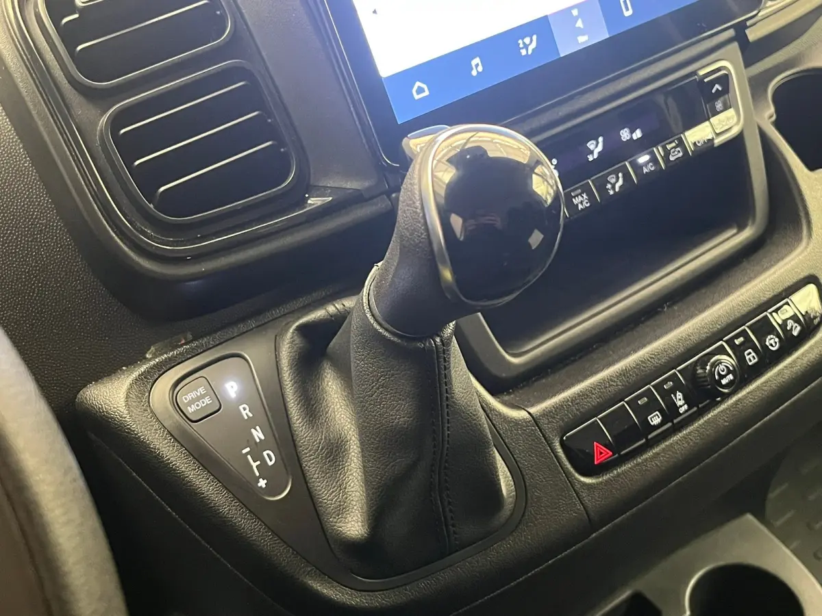 2.2D 140 S&S L3H2 3.5t Camera | Ingerichte Laadruimte | Cruise | Airco | 3 Zits! | DAB | Dodehoek Detectie | Achteruitrijcamera | Airco | Buitenspiegels verwarmbaar