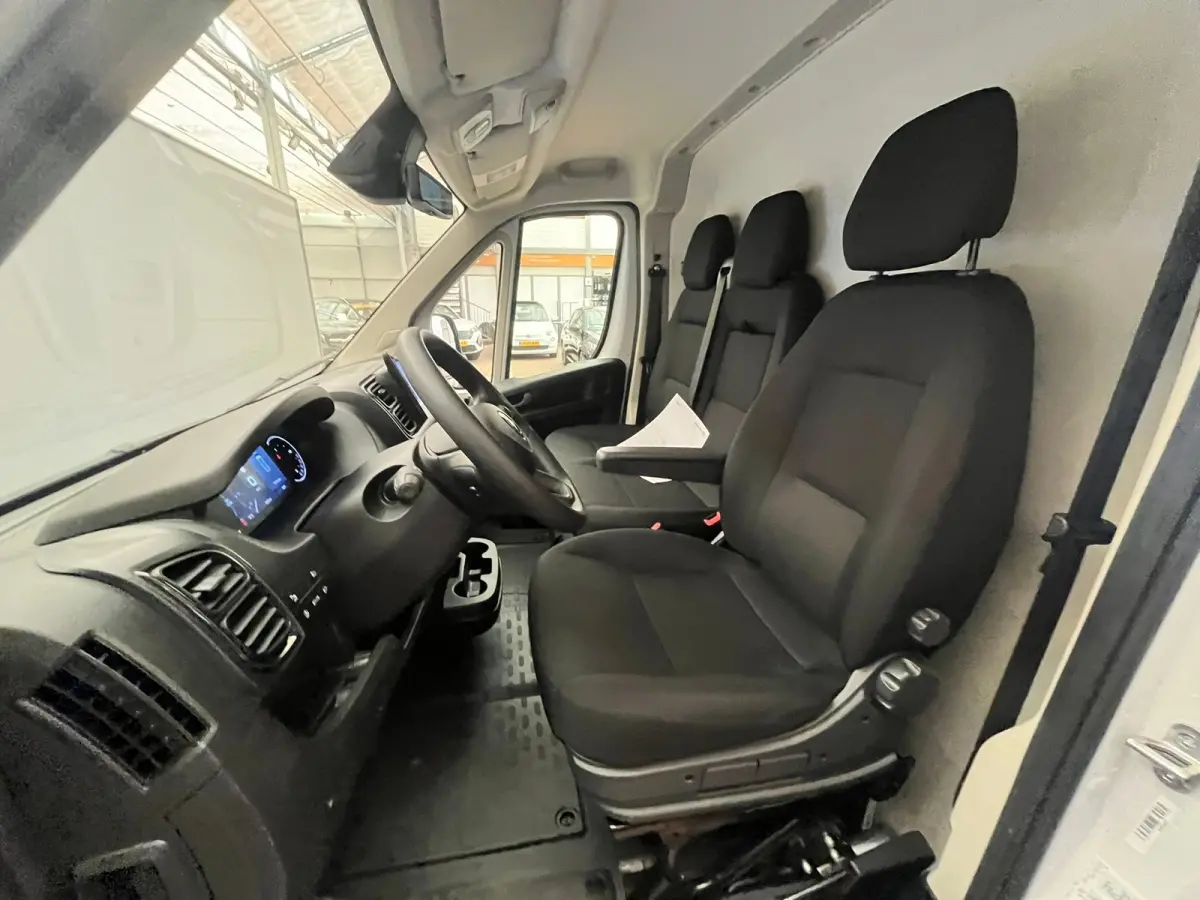 2.2D 140 S&S L3H2 3.5t Camera | Ingerichte Laadruimte | Cruise | Airco | 3 Zits! | DAB | Dodehoek Detectie | Achteruitrijcamera | Airco | Buitenspiegels verwarmbaar