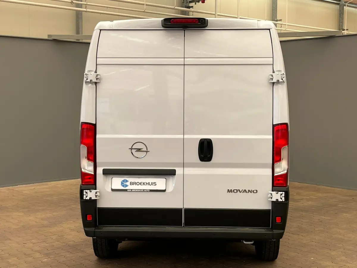 2.2D 140 S&S L3H2 3.5t Camera | Ingerichte Laadruimte | Cruise | Airco | 3 Zits! | DAB | Dodehoek Detectie | Achteruitrijcamera | Airco | Buitenspiegels verwarmbaar