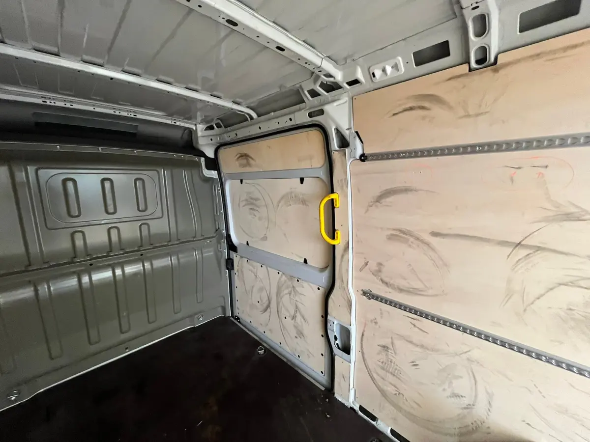 2.2D 140 S&S L3H2 3.5t Camera | Ingerichte Laadruimte | Cruise | Airco | 3 Zits! | DAB | Dodehoek Detectie | Achteruitrijcamera | Airco | Buitenspiegels verwarmbaar