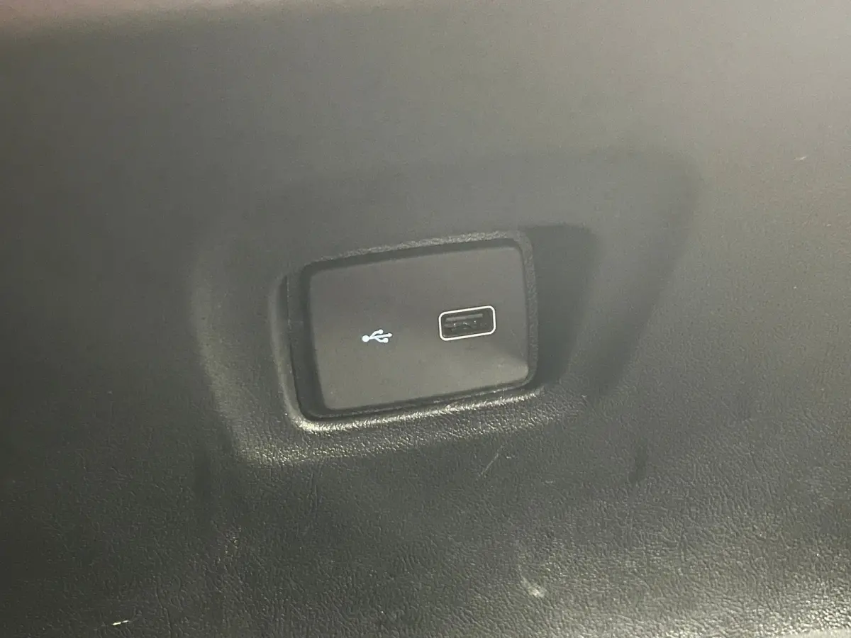 2.2D 140 S&S L3H2 3.5t Camera | Ingerichte Laadruimte | Cruise | Airco | 3 Zits! | DAB | Dodehoek Detectie | Achteruitrijcamera | Airco | Buitenspiegels verwarmbaar