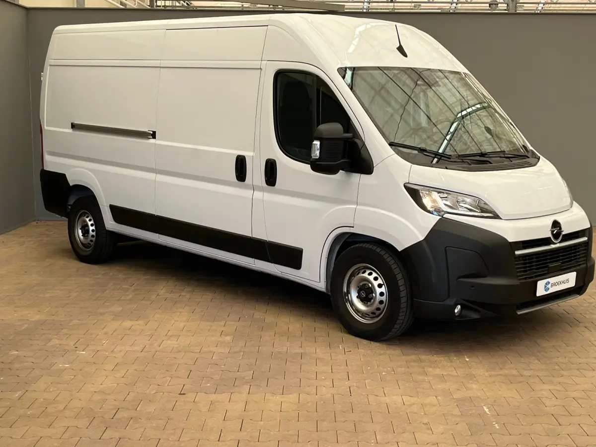 2.2D 140 S&S L3H2 3.5t Camera | Ingerichte Laadruimte | Cruise | Airco | 3 Zits! | DAB | Dodehoek Detectie | Achteruitrijcamera | Airco | Buitenspiegels verwarmbaar