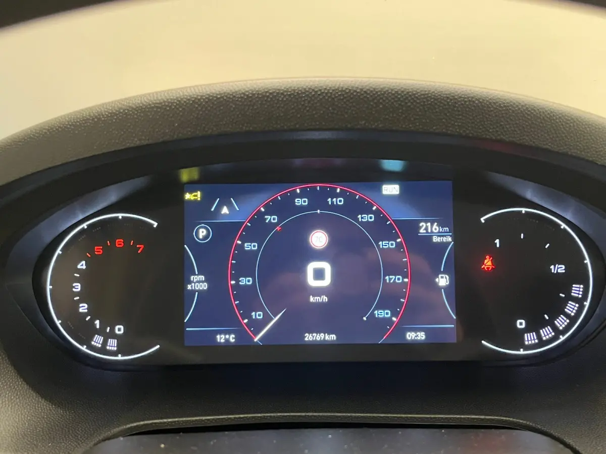 2.2D 140 S&S L3H2 3.5t Camera | Ingerichte Laadruimte | Cruise | Airco | 3 Zits! | DAB | Dodehoek Detectie | Achteruitrijcamera | Airco | Buitenspiegels verwarmbaar