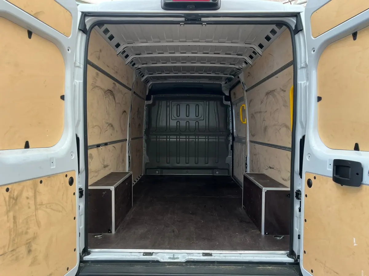 2.2D 140 S&S L3H2 3.5t Camera | Ingerichte Laadruimte | Cruise | Airco | 3 Zits! | DAB | Dodehoek Detectie | Achteruitrijcamera | Airco | Buitenspiegels verwarmbaar
