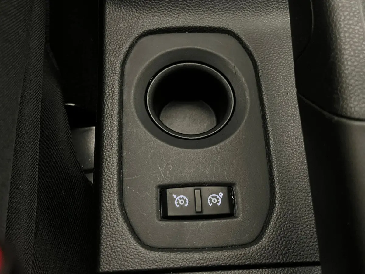 1.0 TCe Essential Airco | | Bluetooth | Centrale Vergrendeling | Elek. Ramen | | Airco | Centrale deurvergrendeling met afstandsbediening | DAB ontvanger