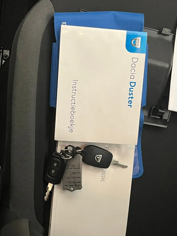 1.0 TCe Essential Airco | | Bluetooth | Centrale Vergrendeling | Elek. Ramen | | Airco | Centrale deurvergrendeling met afstandsbediening | DAB ontvanger