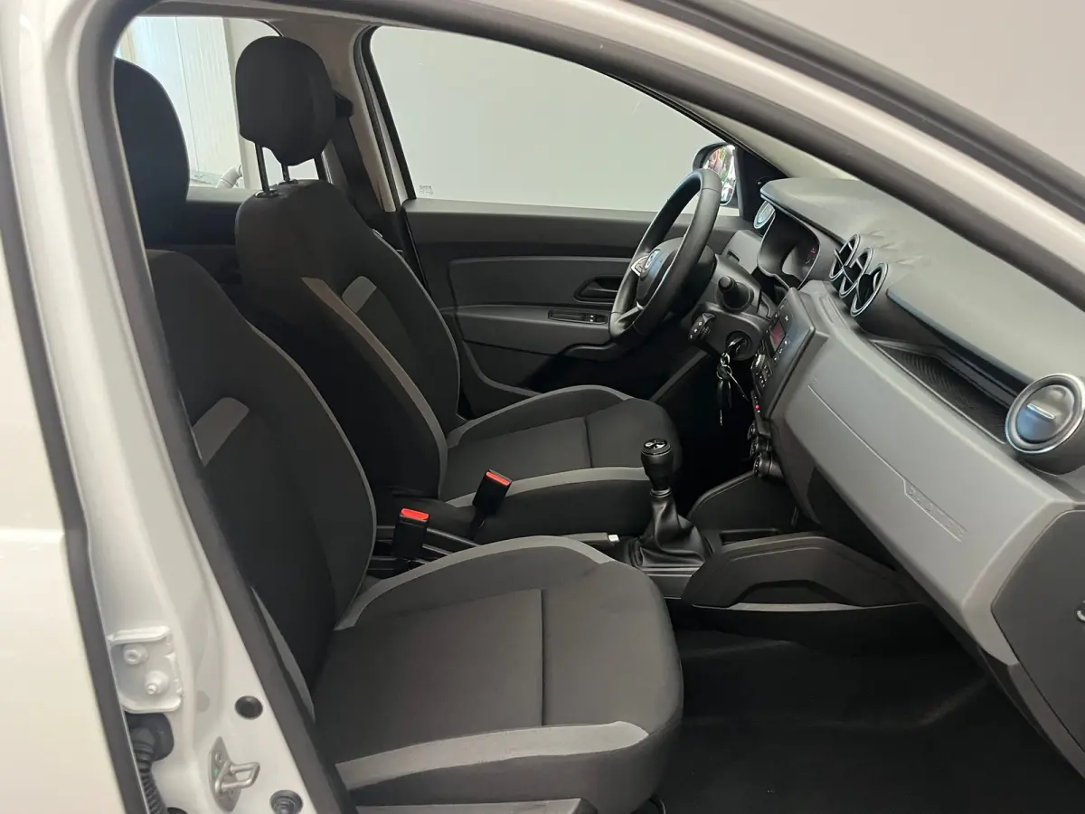 1.0 TCe Essential Airco | | Bluetooth | Centrale Vergrendeling | Elek. Ramen | | Airco | Centrale deurvergrendeling met afstandsbediening | DAB ontvanger