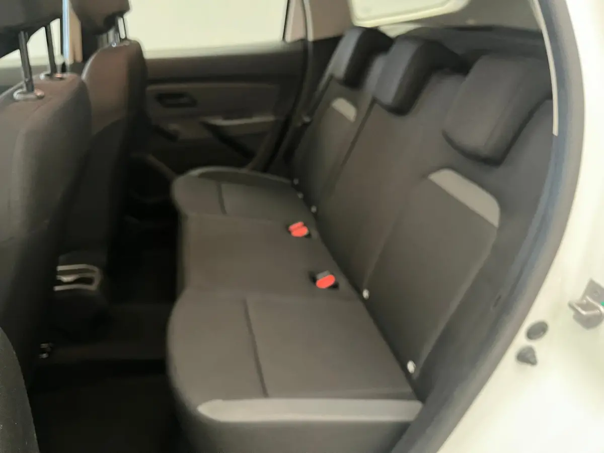 1.0 TCe Essential Airco | | Bluetooth | Centrale Vergrendeling | Elek. Ramen | | Airco | Centrale deurvergrendeling met afstandsbediening | DAB ontvanger